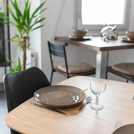 Spacieux T4 Proche Centre-ville, Clim Et Parking Apartmán *