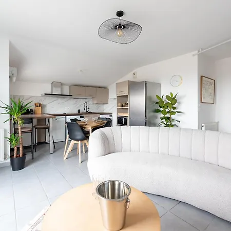 Spacieux T4 Proche Centre-ville, Clim Et Parking Apartmán *